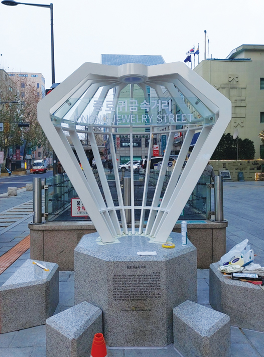 주얼리데이조형물401.jpg