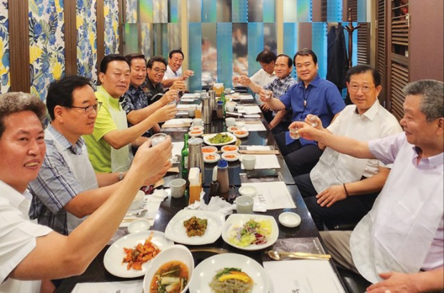 이상돈폐업기념미팅433.jpg