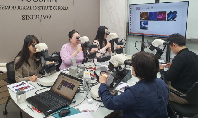 감정사협유색실습467.jpg